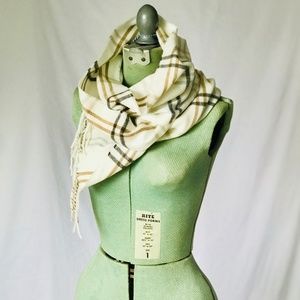 NWT!  Cejon Scarf